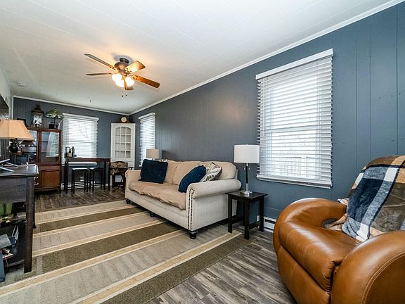 5th image of 211 E Southeastern Ave