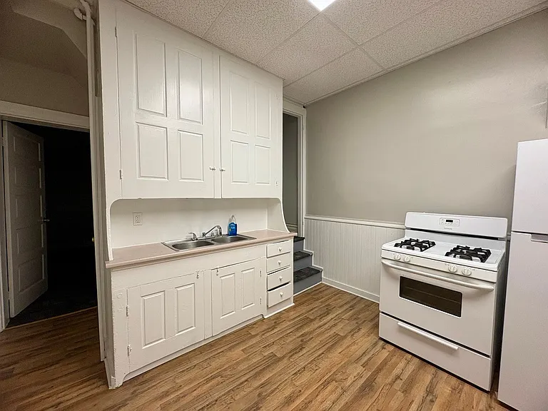 1366 W Market St — Photo 13