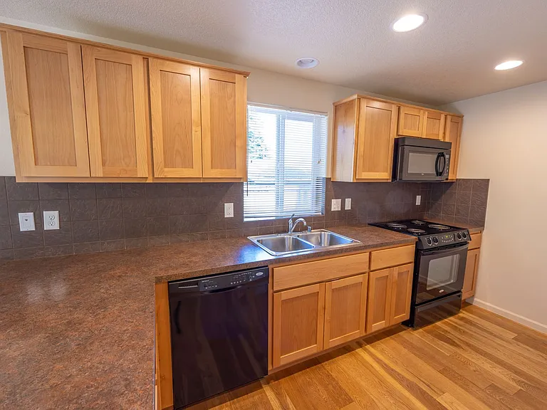 13310 NE 51st St — Photo 10