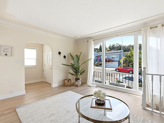 4th image of 904 Solano Ave