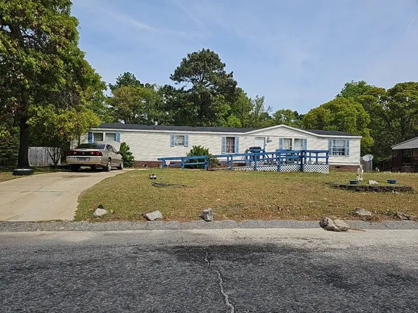 540 Palindrome Ct, Hope Mills, NC 28348
