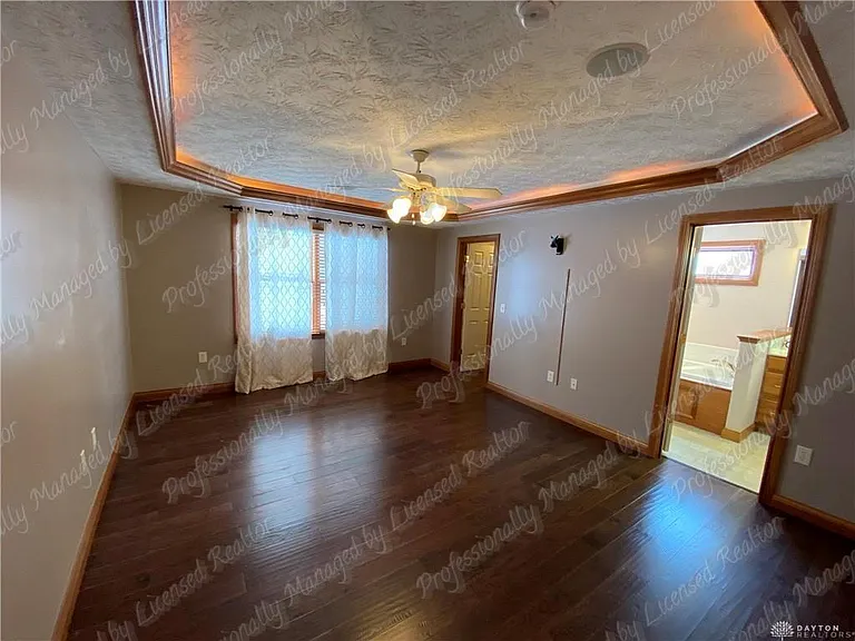 6353 Charlotte Ct — Photo 18