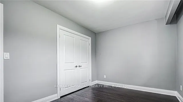 133 Labrador Dr #MAIN FLOOR — Photo 10