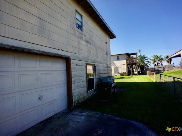 415 S 15th St, Pt O Connor, TX 77982