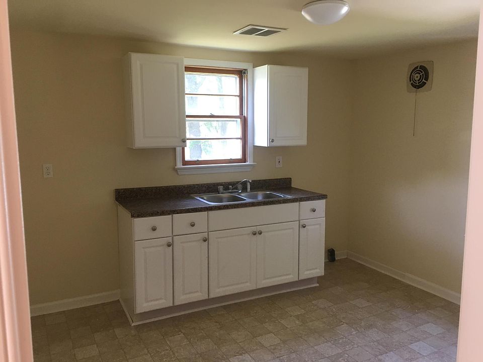 1st image of 6244 Wellington St #B