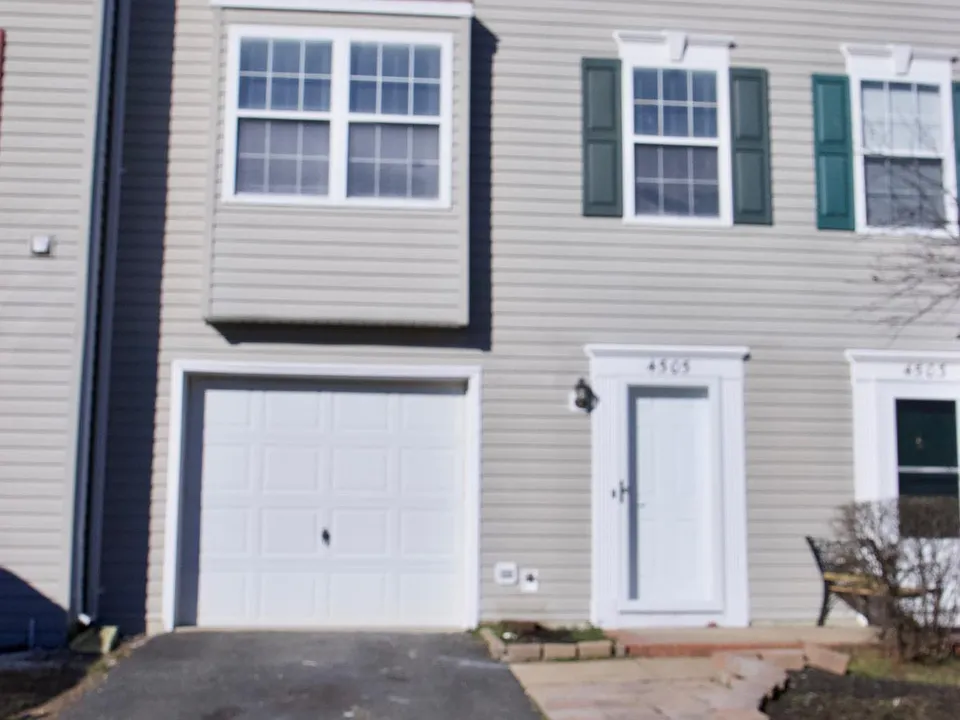 4505 Luau Ct