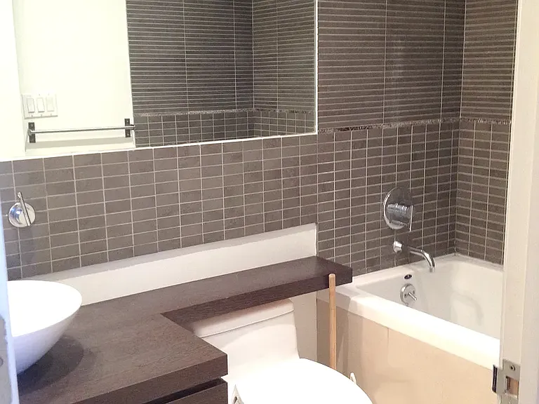 1060 Putnam Ave #3L — Photo 6