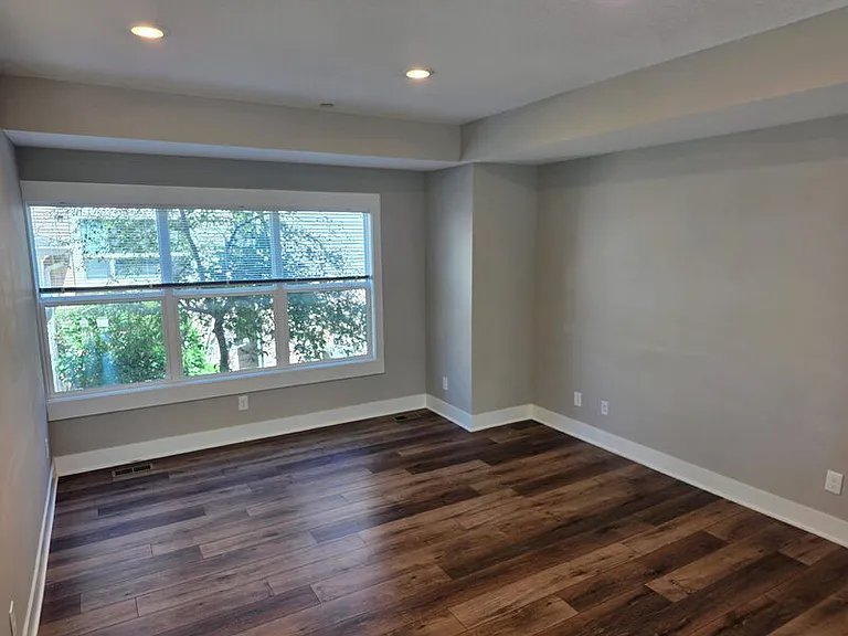 301 SE 11th St #706 — Photo 9