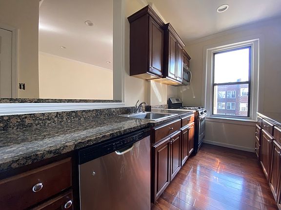 5th image of 583 W 215th St APT E6