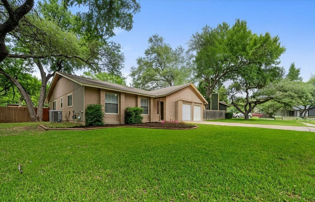 3 bed, 2.0 bath, 1791 sqft, $2,550 — Photo 1