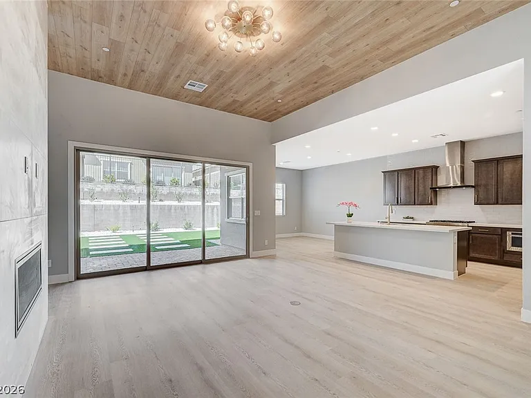 131 Robledo St — Photo 8