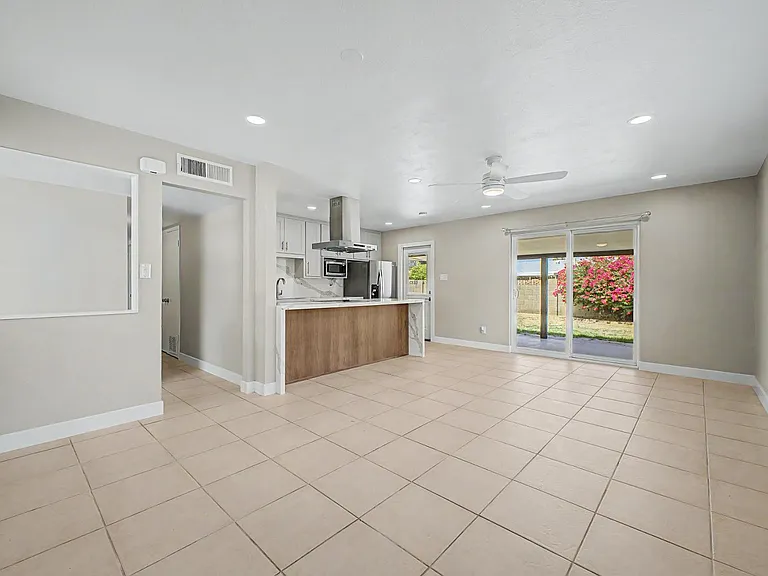 8730 E Rancho Vista Dr — Photo 11