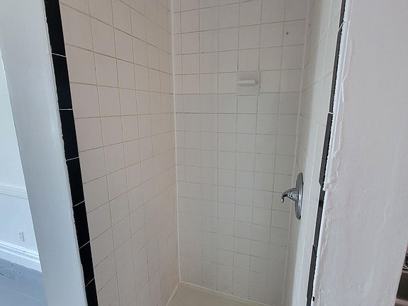 5th image of 512 E 12th St APT 20
