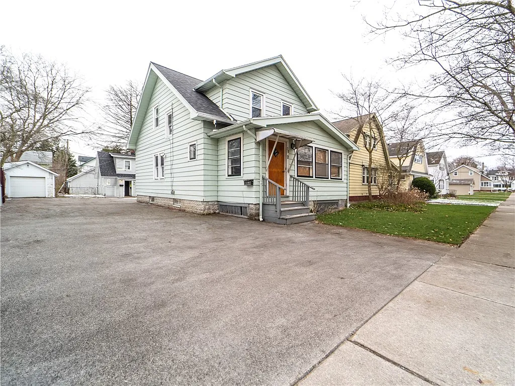 4 bed, 1.5 bath, 1600 sqft, $2,295 — Photo 3