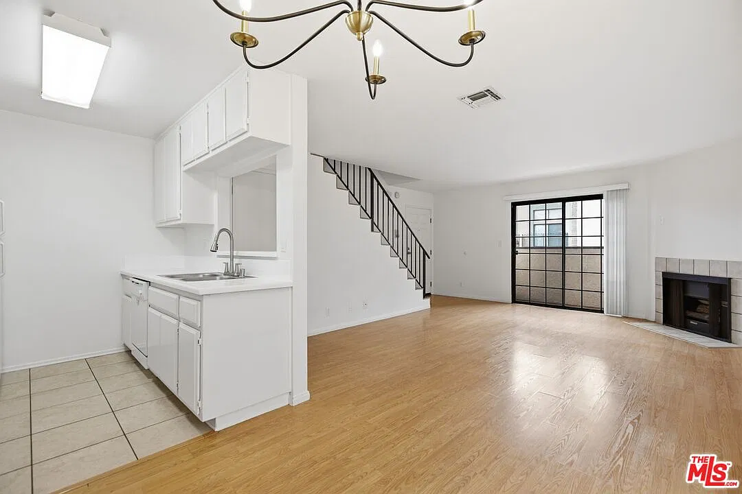 2 bed, 2.0 bath, 800 sqft, $2,885 — Photo 1