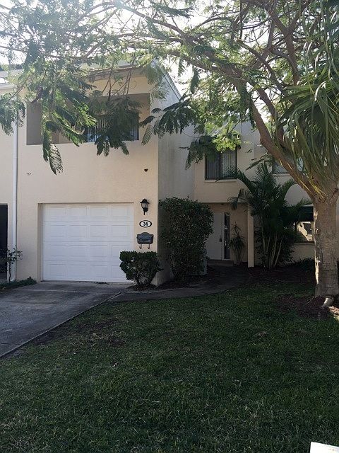 1st image of 34 Emerald Ct