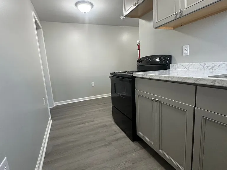 712 Lamont St. — Photo 8