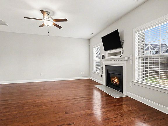5th image of 701 Laurel Spring Dr