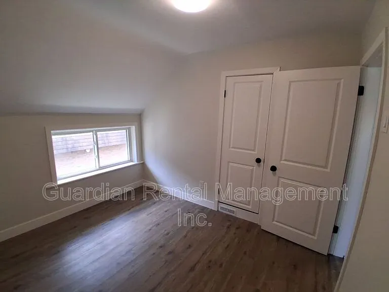 623 Vickers St N #4 — Photo 7