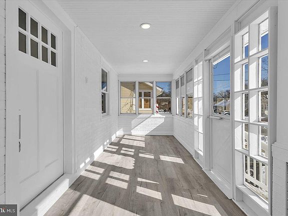 4th image of 1415 Pilgrim Ave