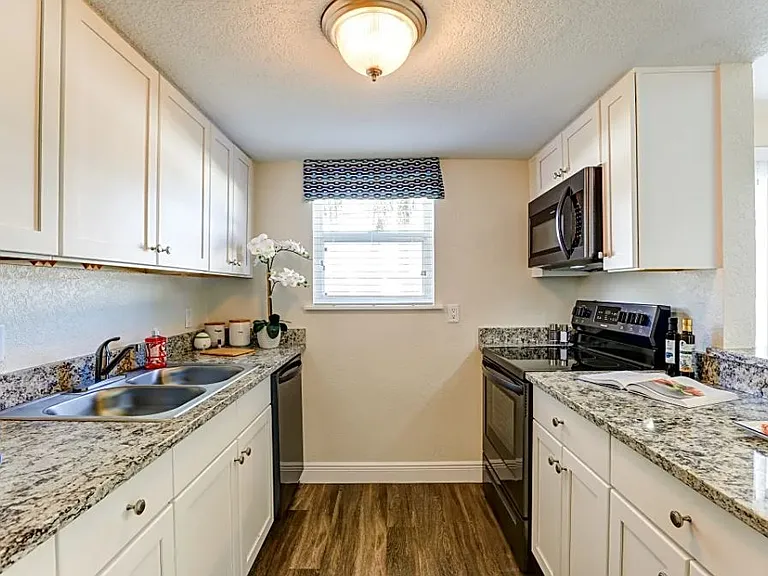 Cypress West Apartments — Photo 7