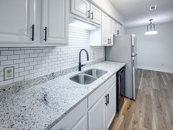 5th image of 3921 Overbrook Dr APT B