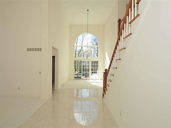 5th image of 32361 Regency Ct