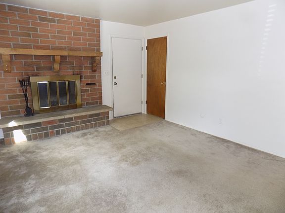 Living Room View w/Entry Closet