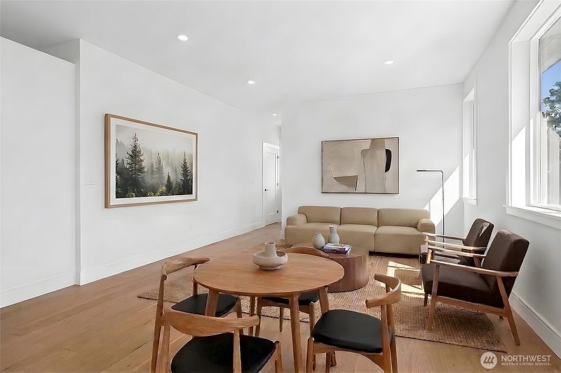 4th image of 5042 35th Avenue NE