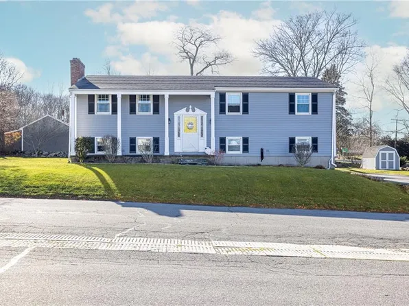 9 Richard Dr, Portsmouth, RI 02871