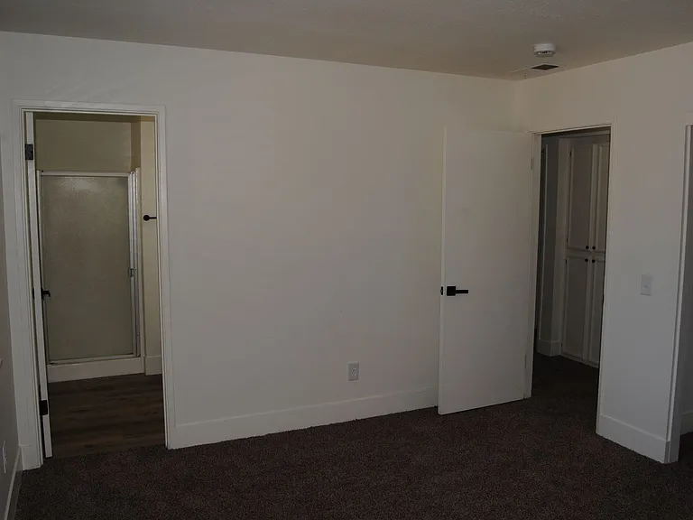 2401 Bernice Ct — Photo 13