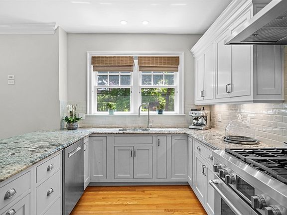 5th image of 58 Waverley Ave #58