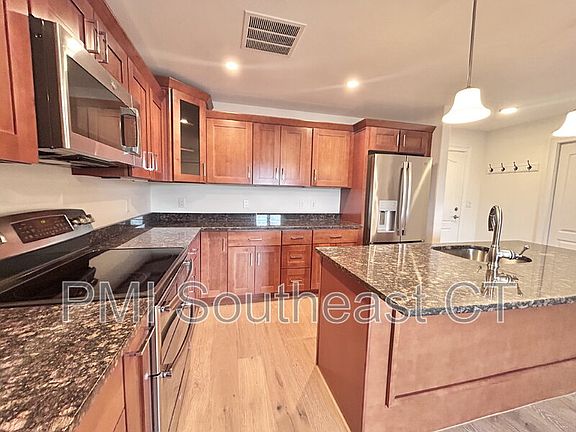 2nd image of 461 Bank St Unit 806