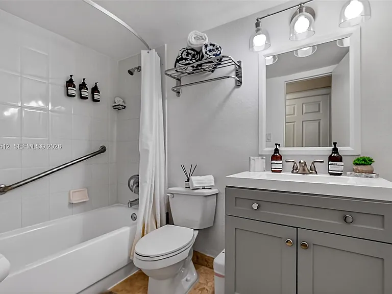19201 Collins Ave #949 — Photo 36