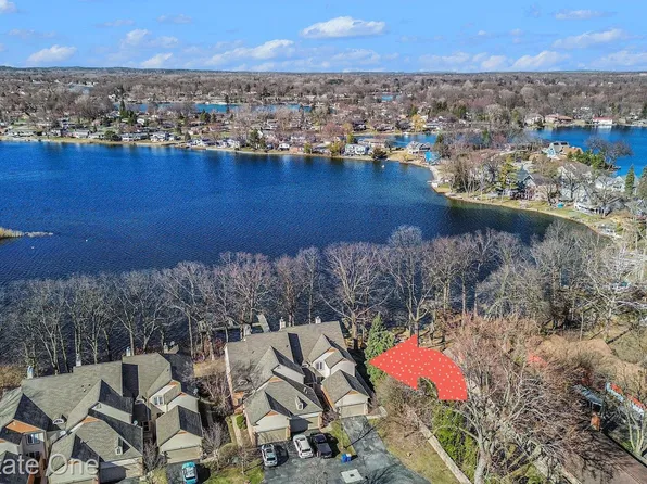 3082 Bay Front Ct, Waterford, MI 48328