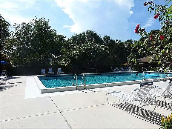 4th image of 804 Cypress Grove Ln APT 309