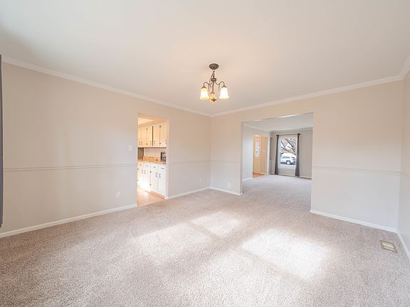 4th image of 854 Graegin Pl