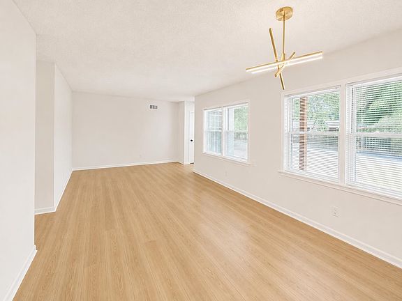 5th image of 3639 Brompton Rd