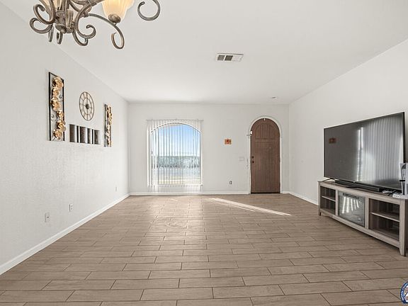 3rd image of 2858 Ross Ave