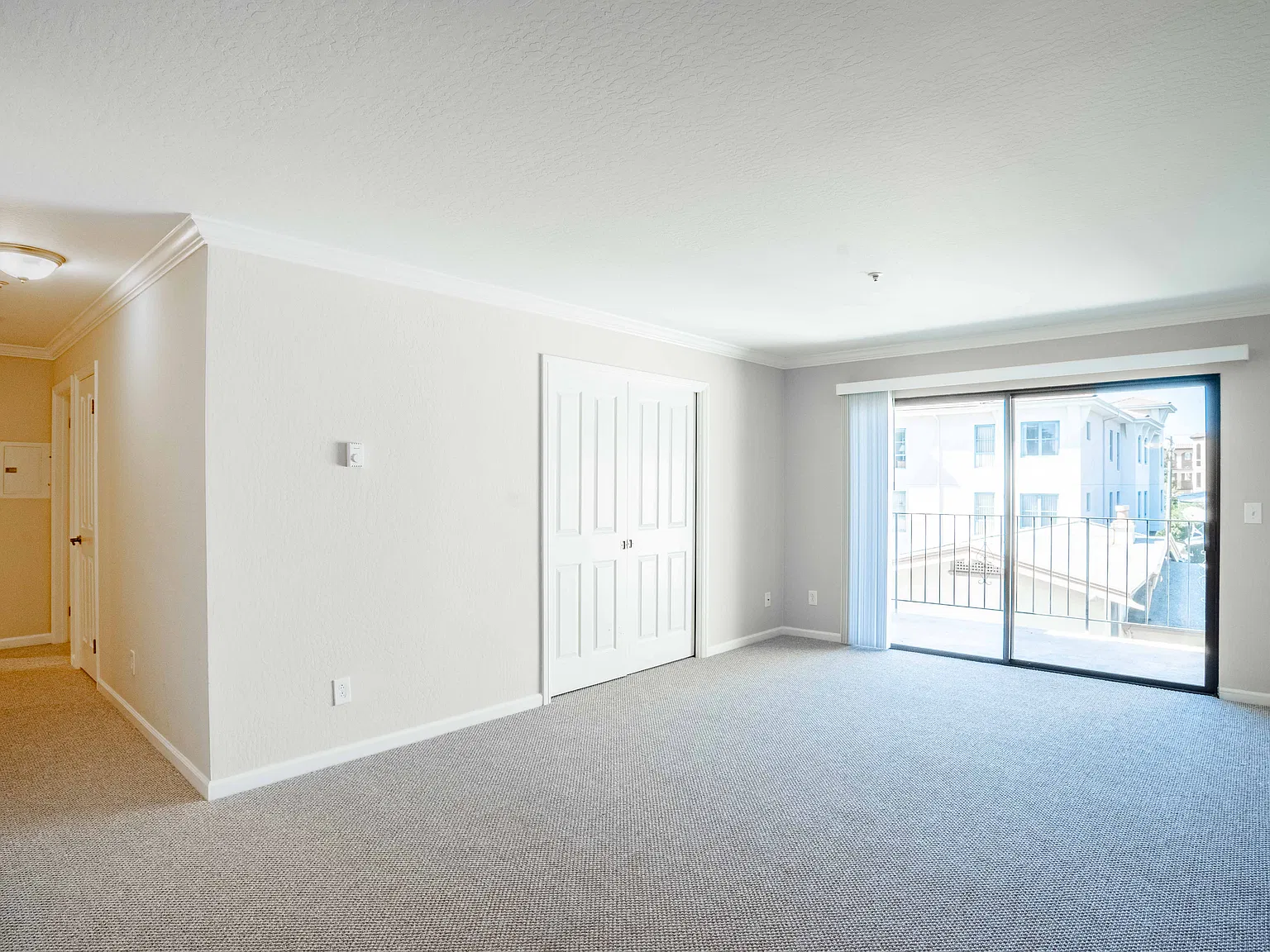 736 Walnut — Photo 4
