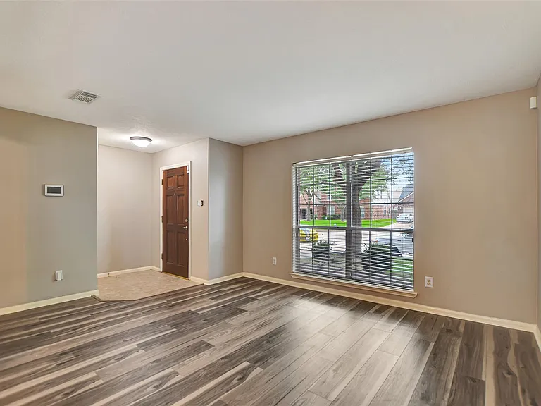 5410 Spring Oak Dr — Photo 9