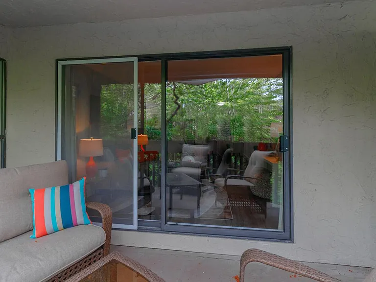 984 McKenzie Ave — Photo 8