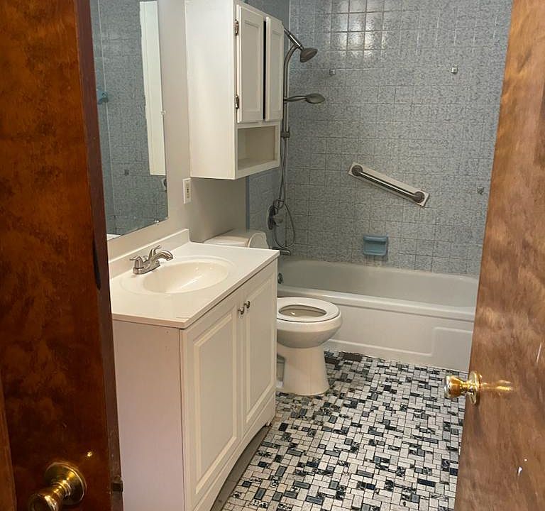 1st image of 4956-4958 E 86th St