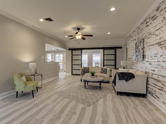 4th image of 107 Oak Brook Blvd
