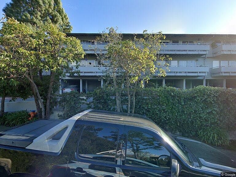 1st image of 7 Circle Dr