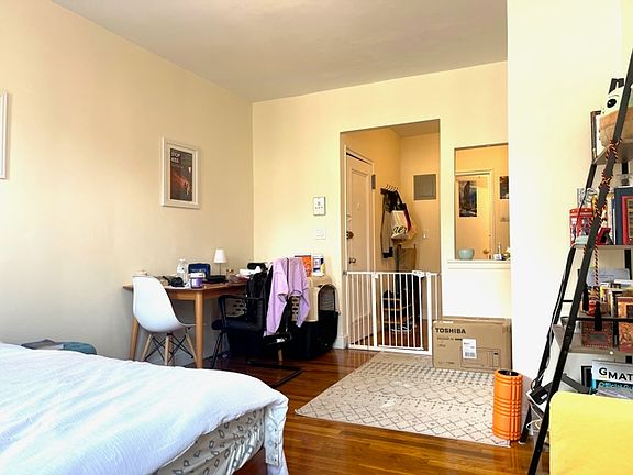 2nd image of 1494 2nd Ave APT 5A