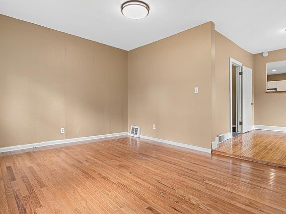 4th image of 511 Edmund Ave