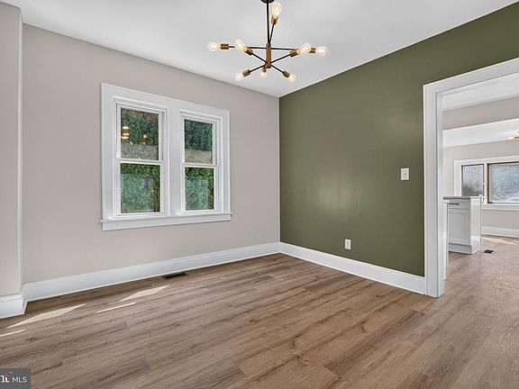 5th image of 416 E Derry Rd
