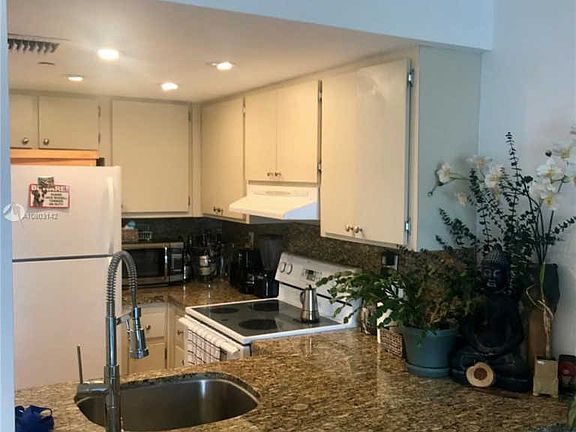 5th image of 1035 West Ave Penthouse 7