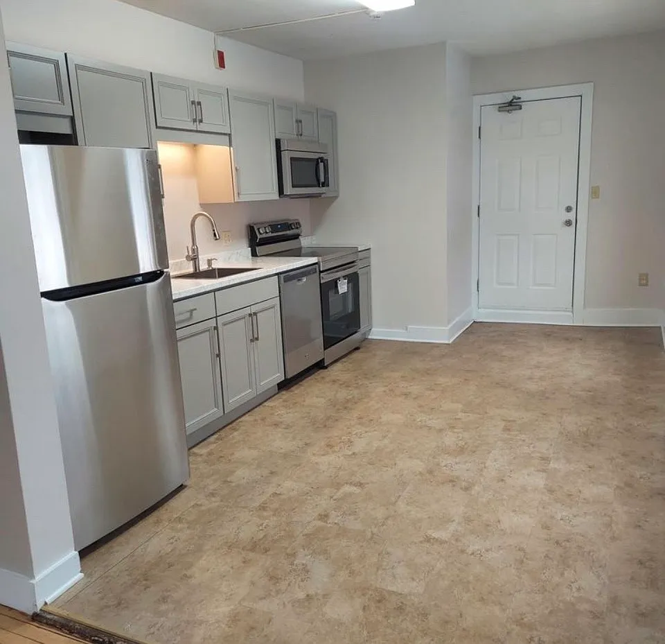 169 Main St — Photo 3
